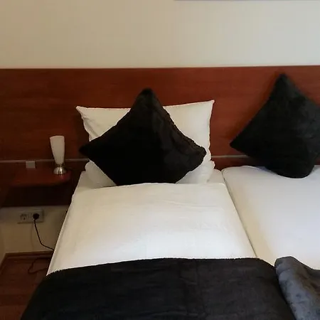 Ellenbergs Restaurant & * Hessheim