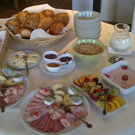 Отель Ellenbergs Restaurant & *