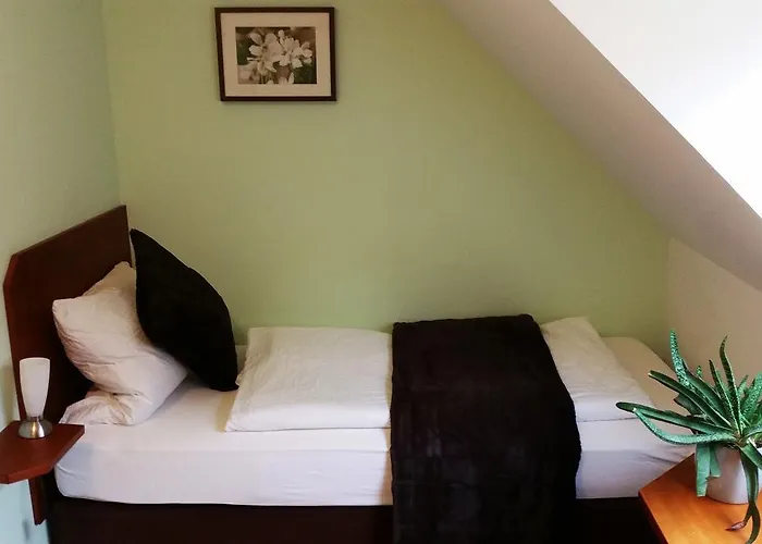 Отель Ellenbergs Restaurant & *