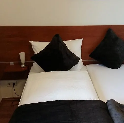 Ellenbergs Restaurant & * Hessheim