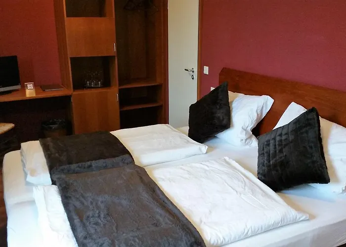 Ellenbergs Restaurant & * Hessheim