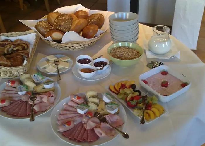 Отель Ellenbergs Restaurant & *