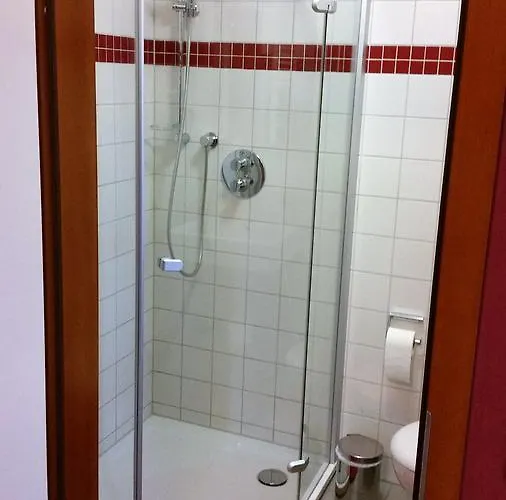 Отель Ellenbergs Restaurant & *