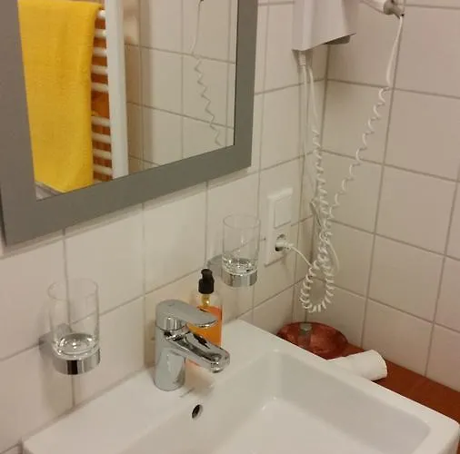 Ellenbergs Restaurant & * Hessheim